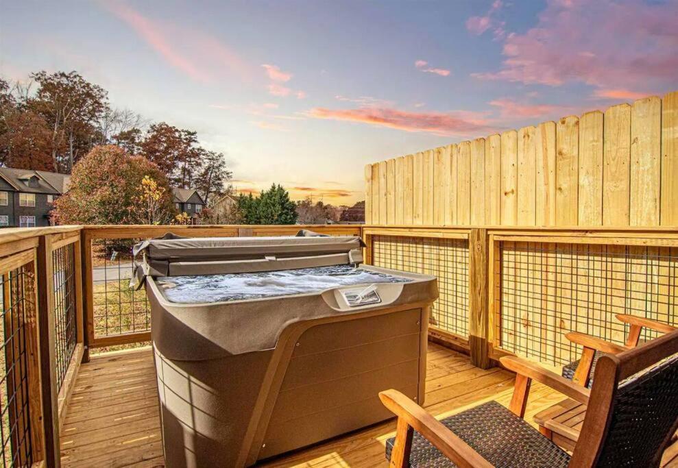 Willow Trace: Family Retreat, Hot Tub, Gaming! بيدجن فورج المظهر الخارجي الصورة