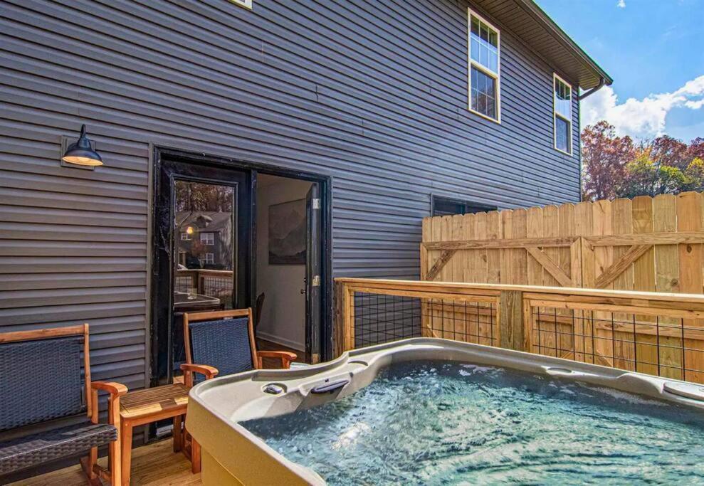 Willow Trace: Family Retreat, Hot Tub, Gaming! بيدجن فورج المظهر الخارجي الصورة